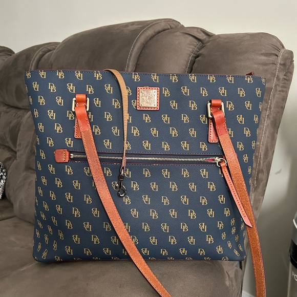 Great condition Dooney and Burke large Gretta shopper - Picture 2 of 9